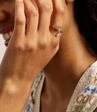 Anillo apilable Sutton Pavé Butterfly en acero inoxidable dorado