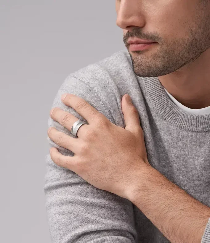 Anillo de acero inoxidable con textura lineal Harlow