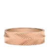 Anillo de acero inoxidable tono oro rosa con textura lineal Harlow