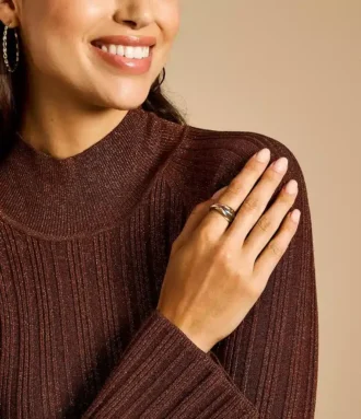 Anillo Harlow de acero inoxidable tricolor con eslabones entrelazados