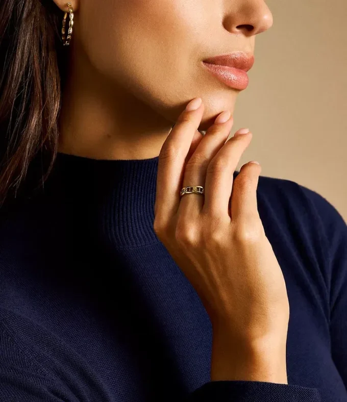 Anillo Heritage D-Link de acero inoxidable en tono dorado