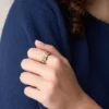 Anillo Heritage D-Link Glitz de acero inoxidable en dos tonos Anillo Heritage D-Link Glitz de acero inoxidable en dos tonos