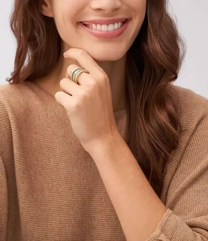 Anillo Prestack de acero inoxidable de dos tonos con textura lineal Harlow