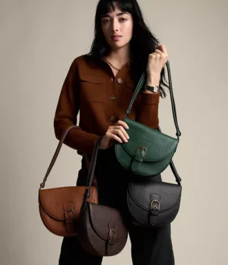 Bolso bandolera grande con solapa de cuero Everleigh