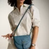 Bolso bandolera grande con solapa de cuero Everleigh Bolso bandolera grande con solapa de cuero Everleigh