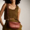 Bolso bandolera pequeño de piel Jolie Bolso bandolera pequeño de piel Jolie