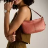 Bolso bandolera pequeño de piel Jolie Bolso bandolera pequeño de piel Jolie