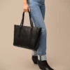 Bolso tote de cuero Carlie Bolso tote de cuero Carlie