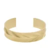 Brazalete Harlow con textura lineal en acero inoxidable dorado