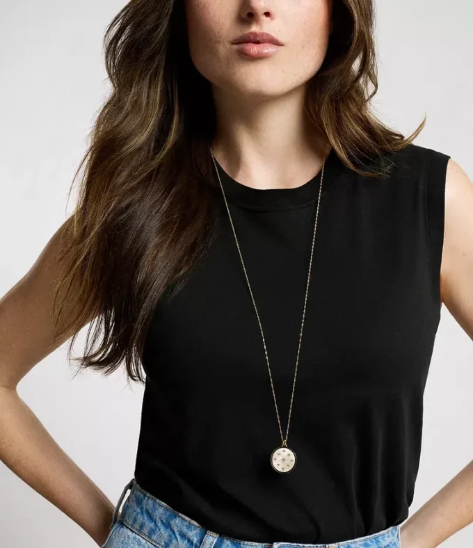 Collar con colgante clásico de nácar y acero inoxidable dorado Merrit