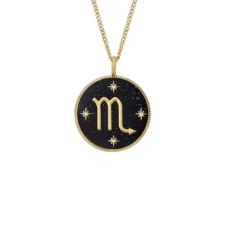Collar con colgante de arenisca negra y acero inoxidable dorado del zodiaco Escorpio Sutton