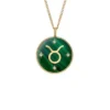 Collar con colgante de malaquita verde y acero inoxidable dorado del signo zodiacal Tauro Sutton Collar con colgante de malaquita verde y acero inoxidable dorado del signo zodiacal Tauro Sutton