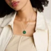 Collar con colgante de malaquita verde y acero inoxidable dorado del signo zodiacal Tauro Sutton Collar con colgante de malaquita verde y acero inoxidable dorado del signo zodiacal Tauro Sutton