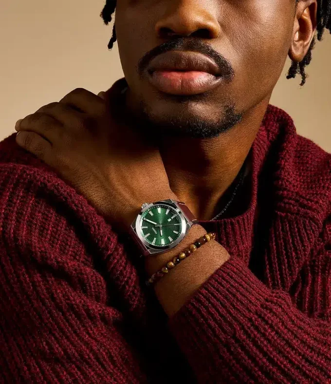 Conjunto de reloj y pulsera Everett de tres agujas con fecha y correa de cuero marrón