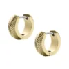 Pendientes de aro Huggie de acero inoxidable dorado con textura lineal Harlow Pendientes de aro Huggie de acero inoxidable dorado con textura lineal Harlow