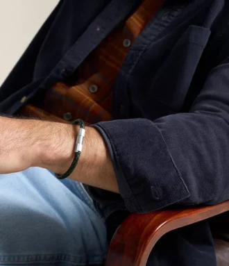Pulsera con textura moleteada a máquina de cuero y acero inoxidable