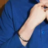Pulsera con textura moleteada a máquina de cuero y acero inoxidable