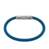 Pulsera de silicona azul marino con textura moleteada a máquina