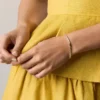 Pulsera de tenis con eslabones en forma de corazón de latón dorado Sutton Love-All Pulsera de tenis con eslabones en forma de corazón de latón dorado Sutton Love-All