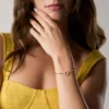 Pulsera Ellis de latón dorado con formas mixtas Pulsera Ellis de latón dorado con formas mixtas