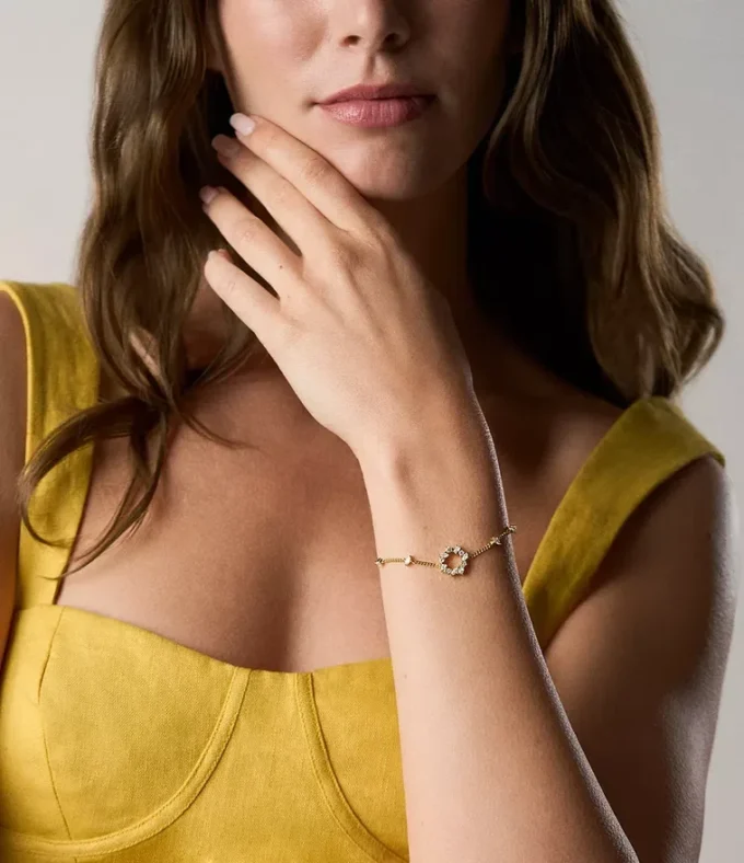 Pulsera Ellis de latón dorado con formas mixtas Pulsera Ellis de latón dorado con formas mixtas