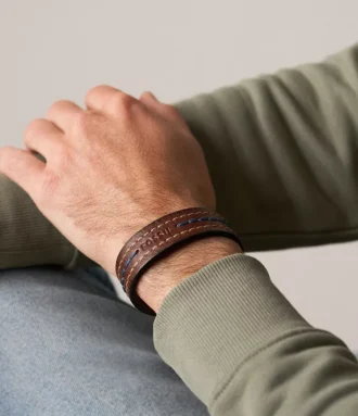 Pulsera Everett con correa de cuero marrón con pespuntes