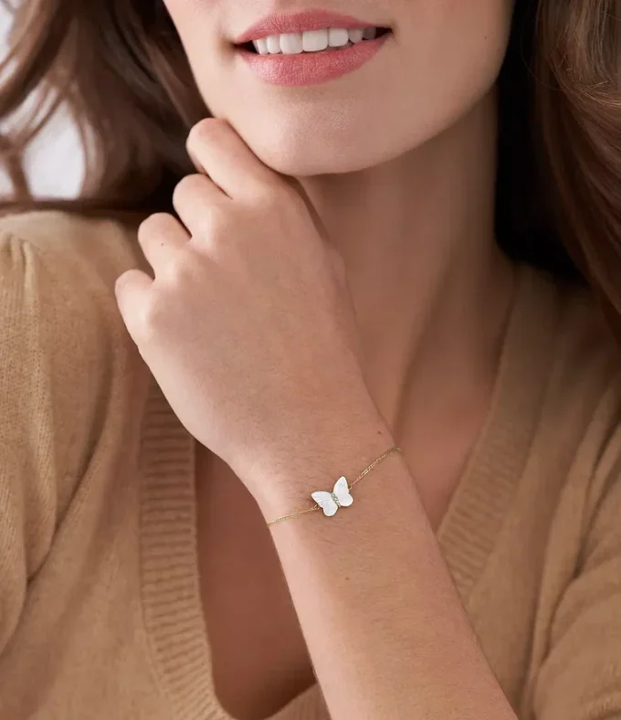 Pulsera Sutton Radiant Wings con cadena y mariposa de nácar blanco