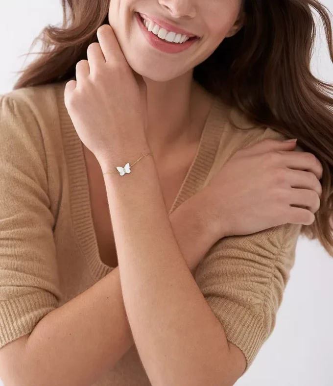 Pulsera Sutton Radiant Wings con cadena y mariposa de nácar blanco