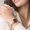 Reloj Carlie de acero inoxidable dorado con tres agujas Reloj Carlie de acero inoxidable dorado con tres agujas