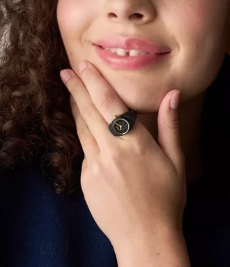 Reloj de acero inoxidable negro con dos agujas y pavé