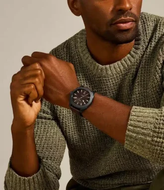 Reloj de cuero LiteHide™ marrón oscuro con tres agujas y fecha