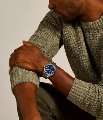 Reloj Everett de acero inoxidable con tres agujas y fecha