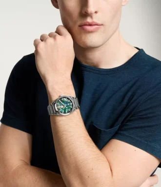 Reloj Everett de acero inoxidable con tres agujas y fecha