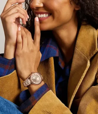 Reloj Gilmore de tres agujas con fecha, tono oro rosa y cerámica marrón