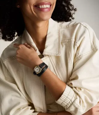 Reloj Harlow de tres agujas con correa de cuero negro