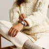 Reloj Harlow de tres agujas con correa de piel de cocodrilo azul marino