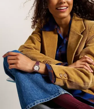 Reloj Harlow de tres agujas con correa de piel de cocodrilo burdeos
