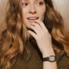 Reloj Harlow de tres agujas con correa de piel de cocodrilo marrón Reloj Harlow de tres agujas con correa de piel de cocodrilo marrón