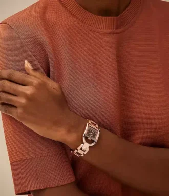 Reloj Harwell de acero inoxidable en tono oro rosa con tres agujas