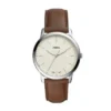 Reloj minimalista de tres agujas con correa de cuero marrón