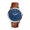 Reloj minimalista y fino de tres agujas con correa de cuero marrón claro