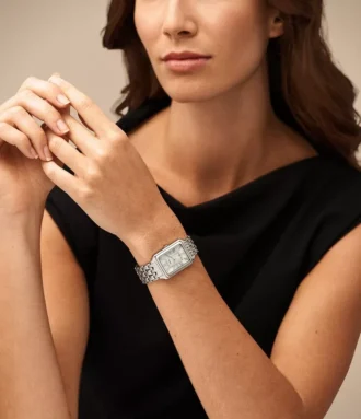Reloj Raquel de acero inoxidable con tres agujas y fecha