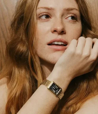 Reloj Raquel de acero inoxidable dorado con tres agujas y fecha