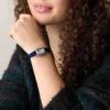 Reloj Raquel Mini de dos agujas con terciopelo azul