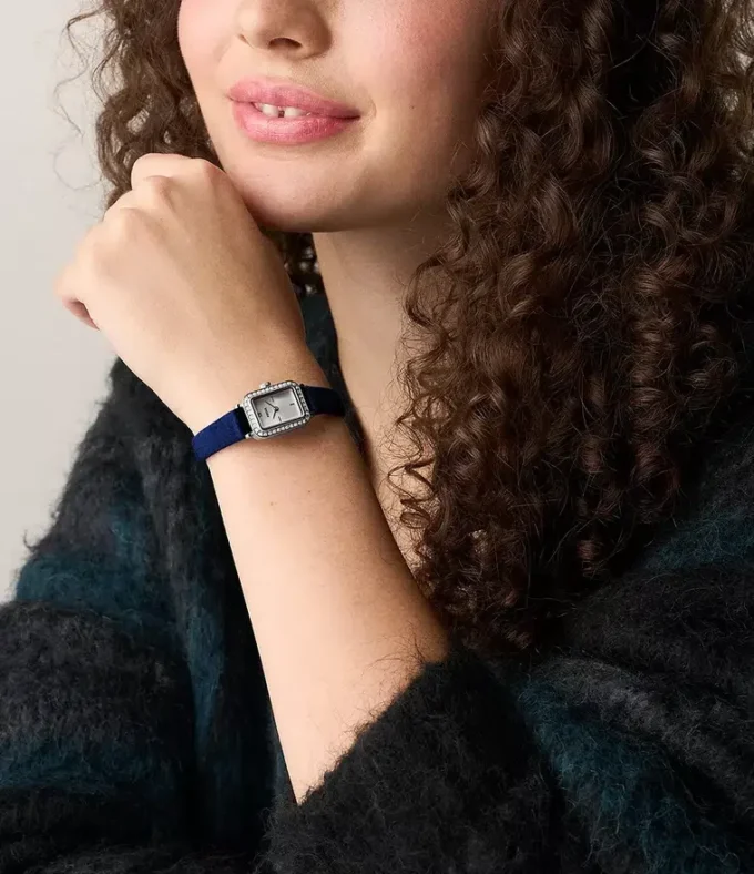 Reloj Raquel Mini de dos agujas con terciopelo azul