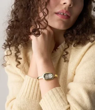 Reloj tipo brazalete Sloan de acero inoxidable dorado con tres agujas